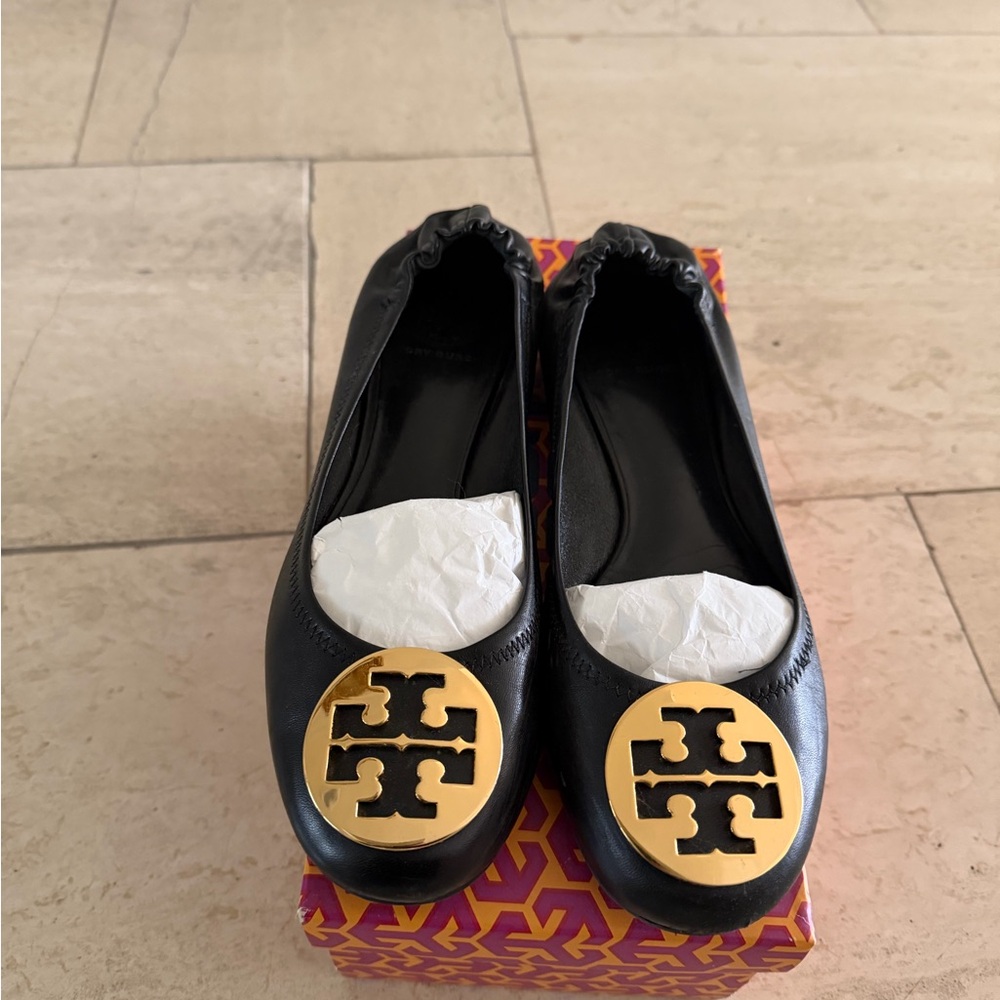 Tory Burch Women's Reva Ballet Flats in Black Leather with Gold Emblem